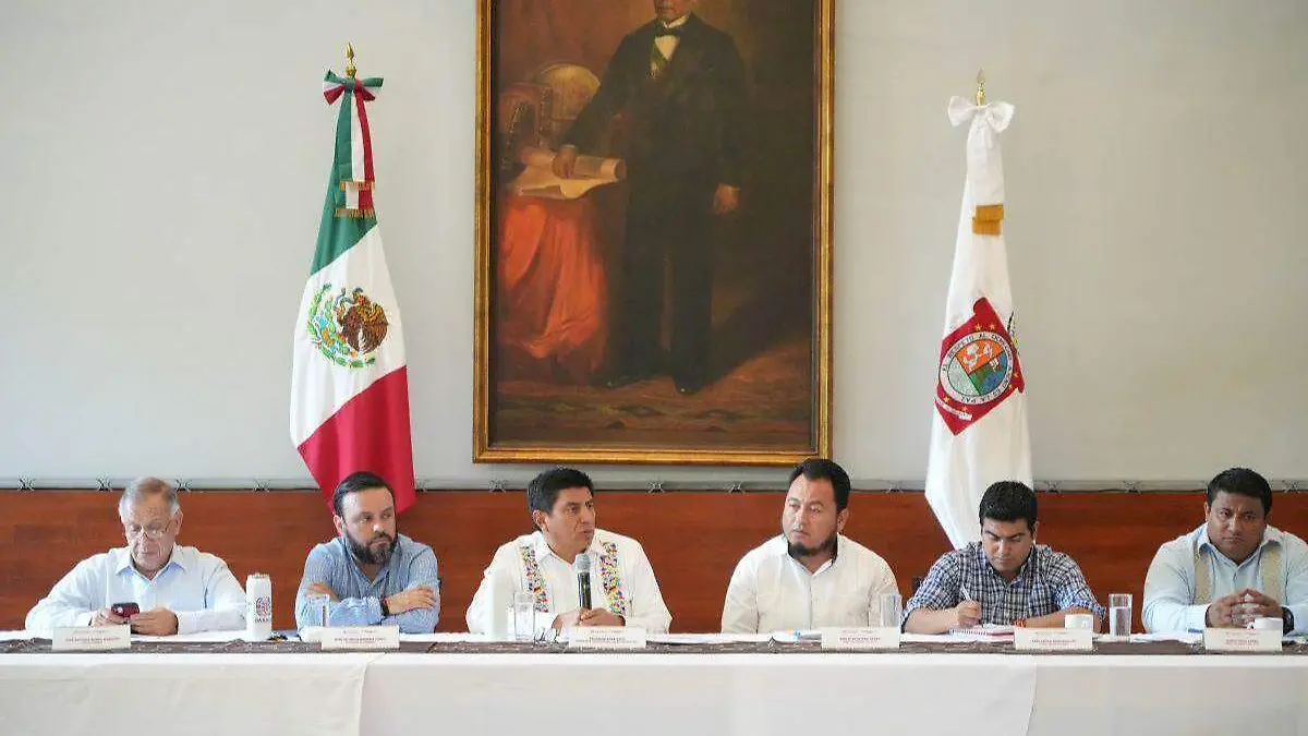 Gobierno de Oaxaca y magisterio preparan ley estatal de educación